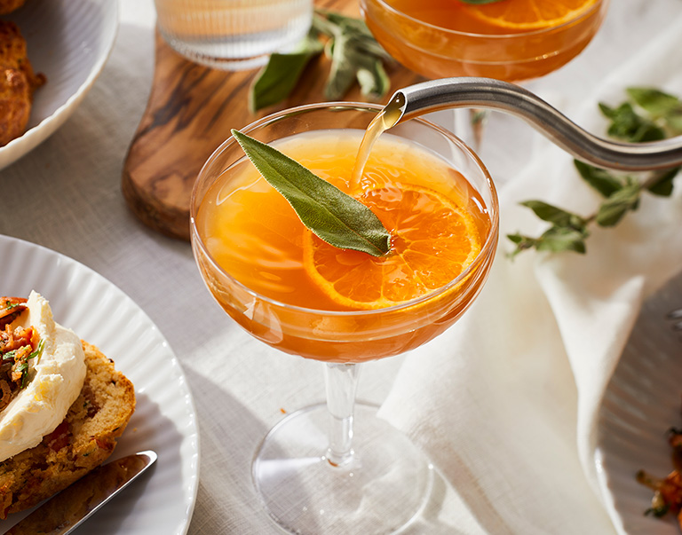 Mocktail au thé anglais, à la sauge et à la mandarine.