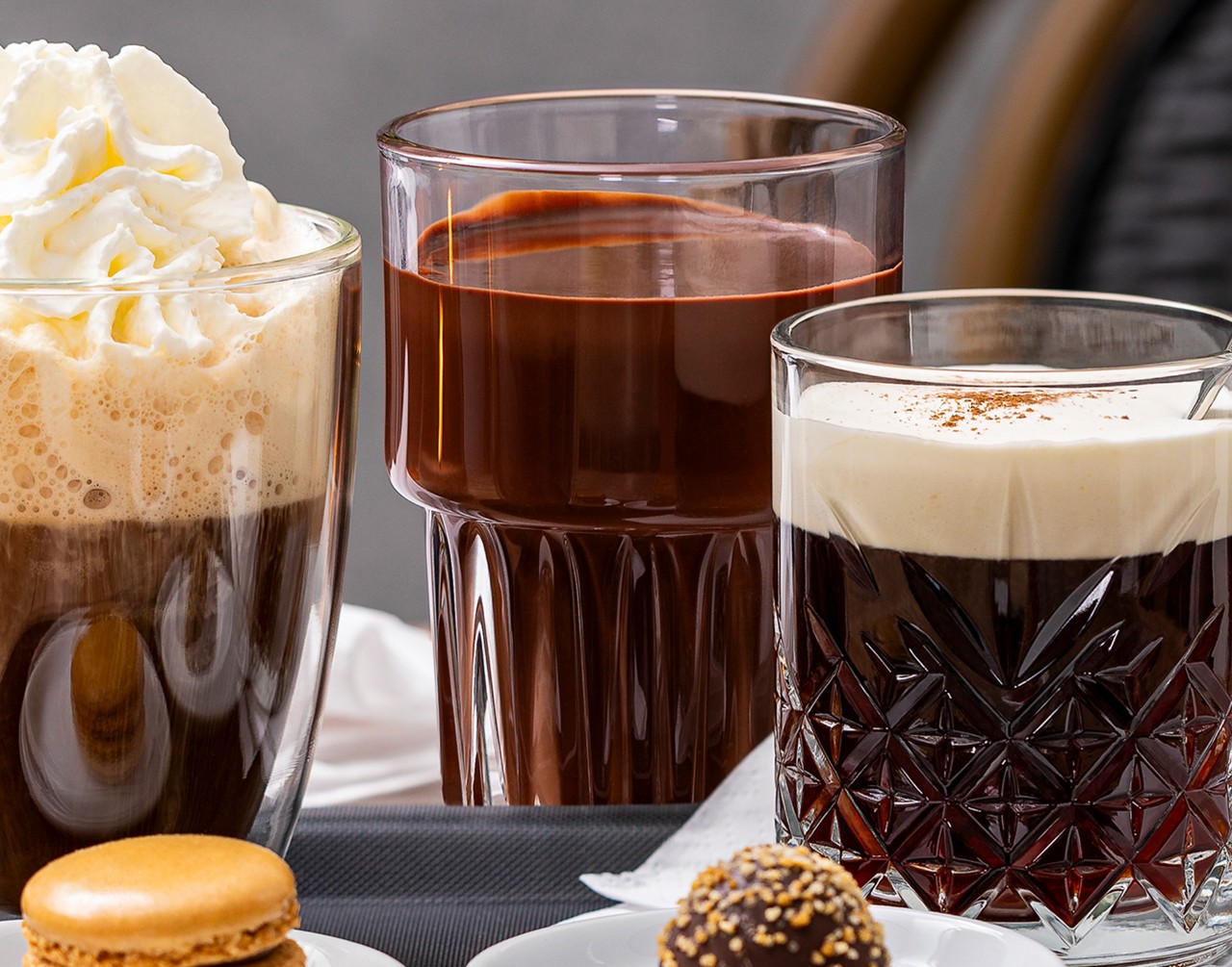 Un riche chocolat chaud italien. Épais et crémeux, il est parfait pour se faire plaisir pendant les froides journées d'hiver. Le bien-être à l'état pur !